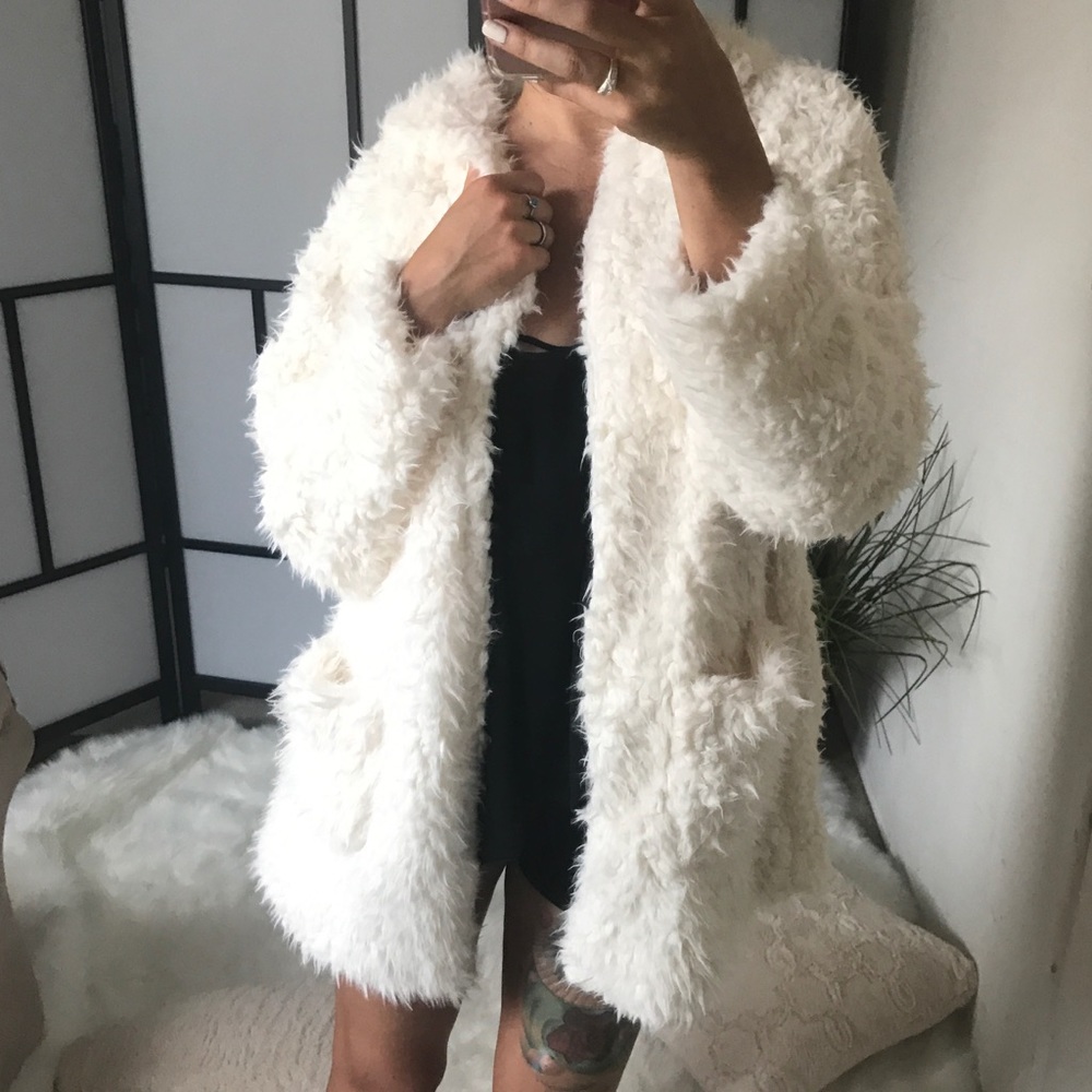 LAST 1️⃣ Soft & Fluffy Oversized Hoodie Coat - Picture 2 of 8